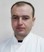 Врач Хахандуков Азамат Борисович