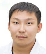 Врач Идамжапов Виталий Бадмаевич