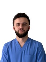 Врач Разаханов Эльмар Завидович