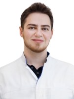 Врач Некрасов Артемий Андреевич