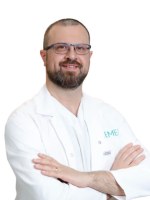 Врач Октай Мехмет Озкан