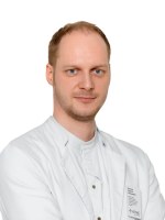 Врач Кутузов Георгий Николаевич