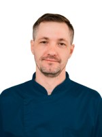 Врач Хомутов Роман Олегович
